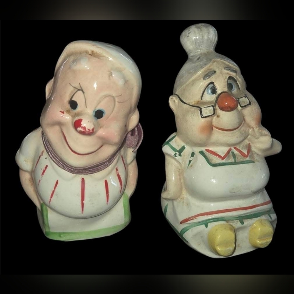 Pair of Vintage '60s Salt Pepper Shakers Mrs Claus & Friend Japan Excellent